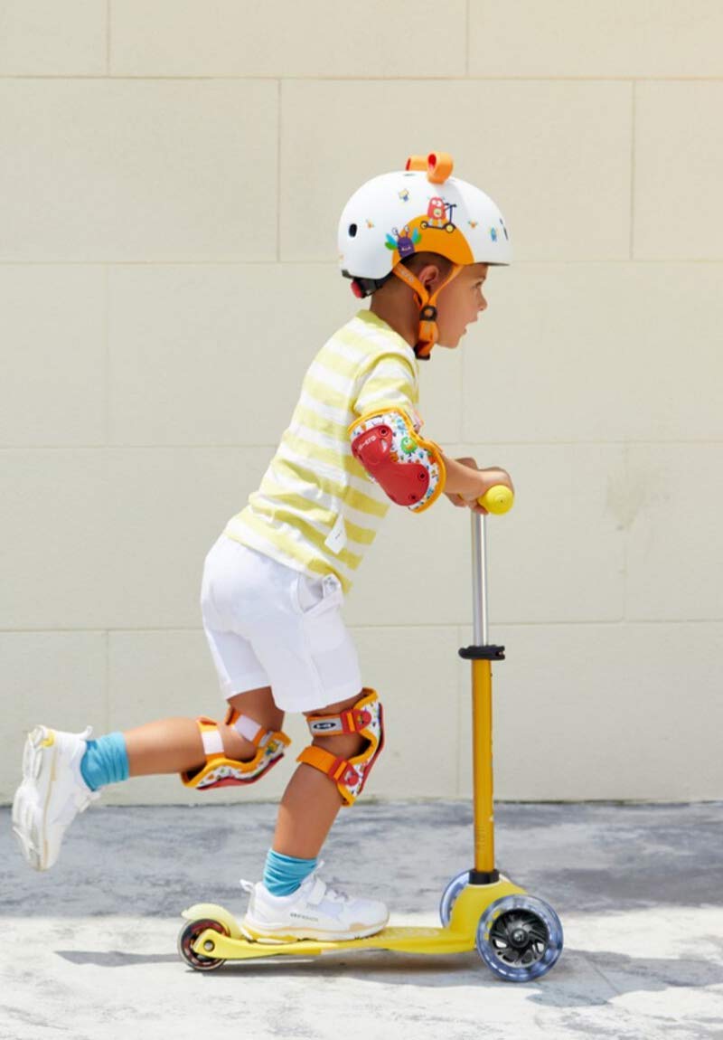 LED Scooter 3 Wheels Adjustable Handlebar Non-Slip B144