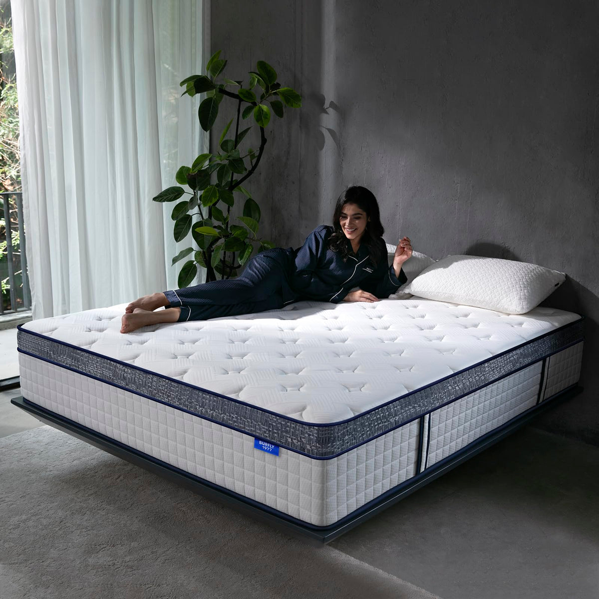 Queen Size 12 Inch Hybrid Memory Foam Mattress Z590